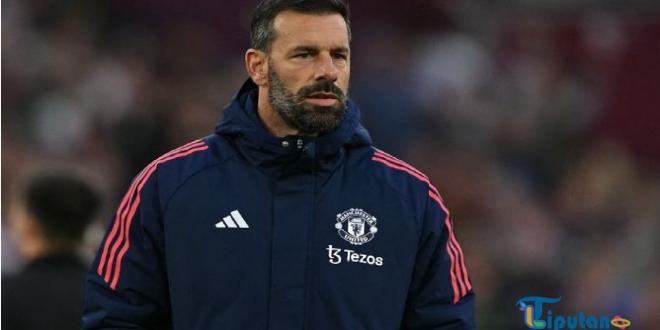 Hasil dan Jadwal Piala Liga Inggris: Debut Van Nistelrooy di Manchester United, Dua Wakil Premier League Lolos dengan Susah Payah