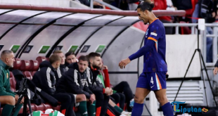 Koeman Menyoroti Kartu Merah yang Diterima Van Dijk