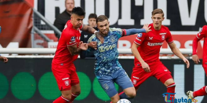 Kembali dari Cedera, Hilgers Starter dan Bawa Twente Tahan Ajax
