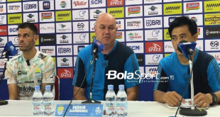 Bojan Hodak Tak Peduli Rekor 12 Laga Tanpa Kekalahan Persib di Liga 1, Fokus Ancam Persebaya