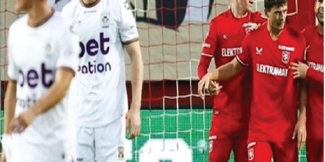 Mees Hilgers Absen, FC Twente Raih Kemenangan Comeback Dramatis atas Eks Klub Ragnar Oratmangoen