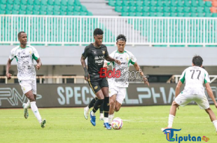 Merasa Dirugikan, Pelatih Dewa United Protes Keras terhadap Wasit VAR di Laga Kontra PSS Sleman