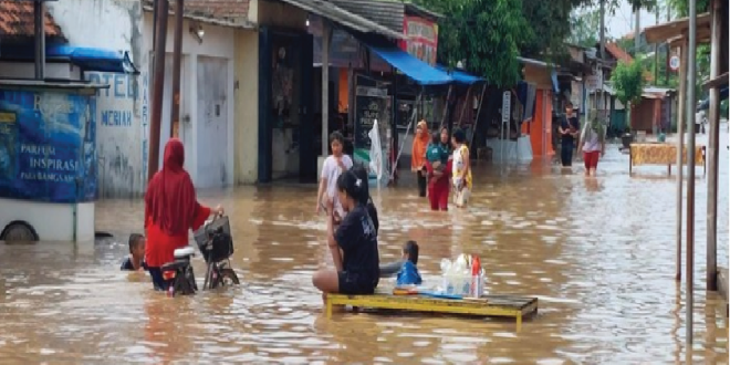 Banjir Mengerikan di Cirebon Genangi Ratusan Rumah dan Sekolah