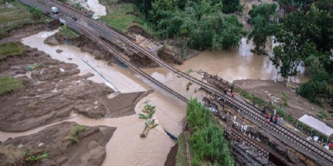 Banjir Terjang Batang, Enam Jembatan Rusak Parah