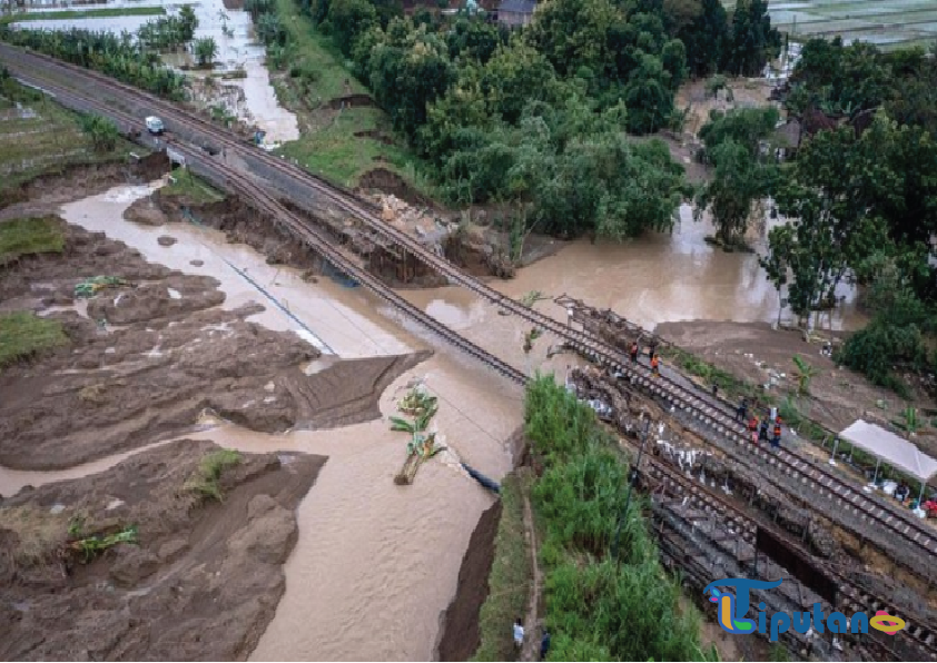 Banjir Terjang Batang, Enam Jembatan Rusak Parah