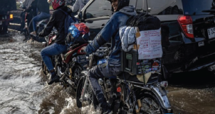 Banjir di Jalur Pantura Situbondo Sebabkan Kemacetan Parah