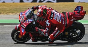 Bagnaia Kesal Hanya Bisa Menonton Duel Marquez Bersaudara