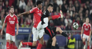 Benfica vs Barcelona Masih Imbang 0-0, Cubarsí Dikartu Merah