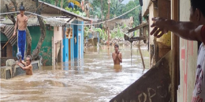 Ciliwung Meluap: Banjir Kembali Menerjang, Warga Kewalahan