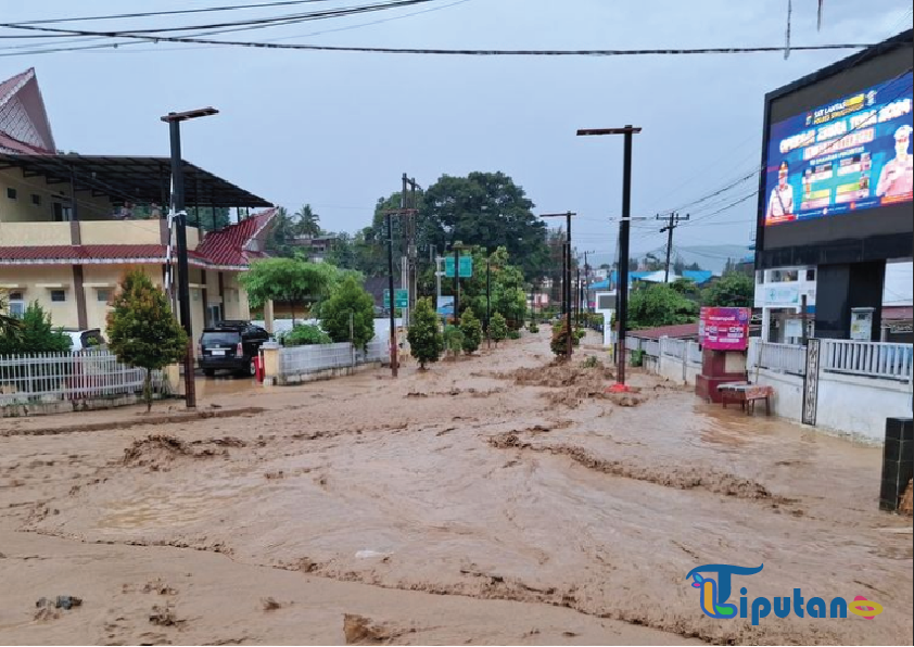 Cuaca Ekstrem Ancam Arus Mudik, Waspada Potensi Banjir dan Longsor