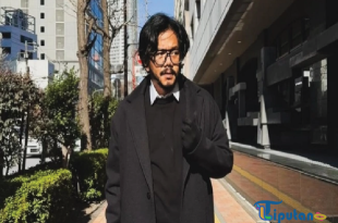 Influencer Ferry Irwandi Turut dalam Aksi Penolakan UU TNI di Gedung DPR