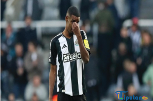 Kini Alexander Isak yang Menangis Terisak-isak