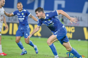 Persib Bangkit, Nick Kuipers Sebut Kekalahan dari Persebaya sebagai Hari Sial