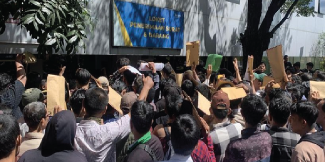 Warga Antre Sejak Subuh untuk Jadi Petugas Kebersihan dengan Gaji Rp5,3 Juta