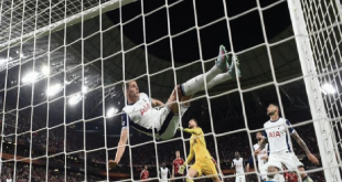 Aksi Penyelamatan Emas 'The Flying Dutchman' Micky van de Ven