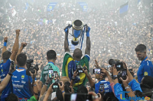 Erick Thohir Sesalkan Aksi Flare Bobotoh, Ganggu Momen Ikonik