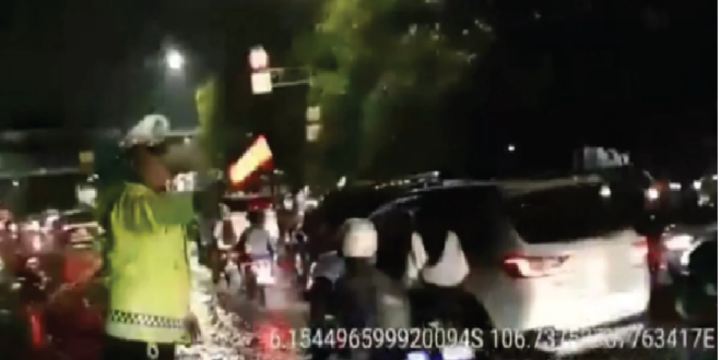 Genangan di Jalan Daan Mogot Akibat Hujan Deras Mulai Surut Secara Bertahap