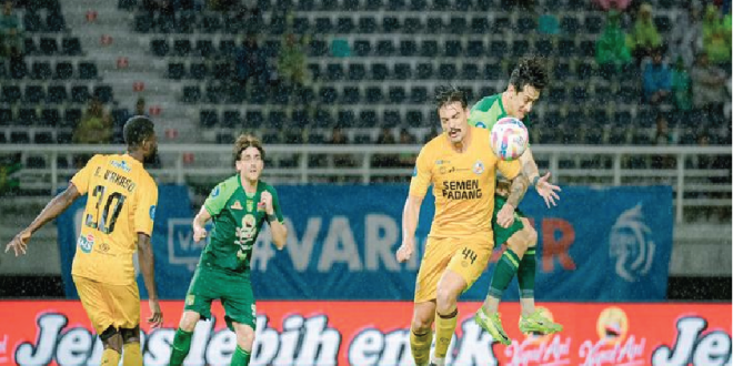 Hasil Liga 1: Semen Padang Tahan Imbang Persebaya, PSIS Semarang Terdegradasi