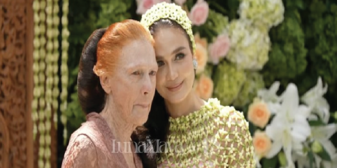 Siraman, Luna Maya Gunakan Air Zamzam