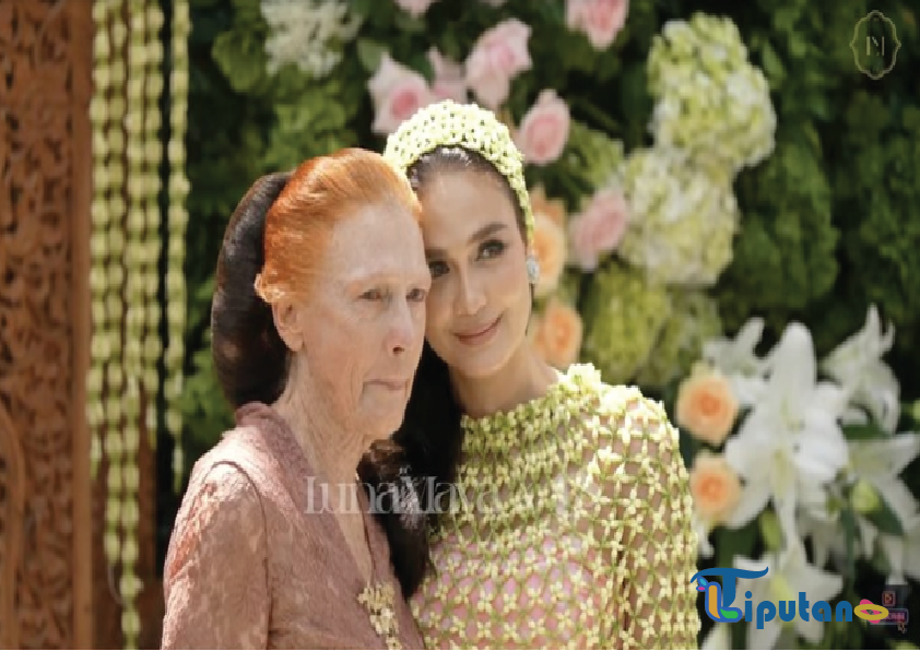 Siraman, Luna Maya Gunakan Air Zamzam
