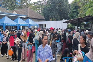 Antrean Akta Kelahiran untuk Daftar Sekolah Berujung Kericuhan