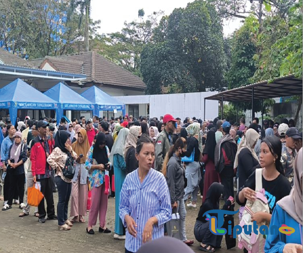 Antrean Akta Kelahiran untuk Daftar Sekolah Berujung Kericuhan