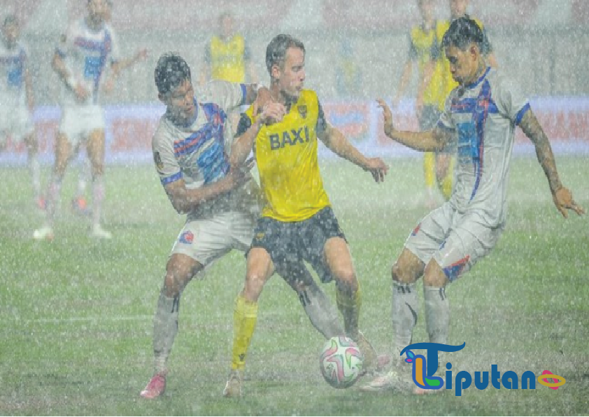 Pelatih Oxford United Kecewa Gagal Raih Gelar Piala Presiden, Soroti Kondisi Lapangan