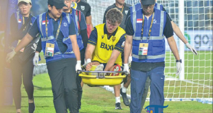 Respons Pelatih Arema FC Setelah Insiden Paulinho Menginjak Kaki Ole Romeny yang Berujung Cedera