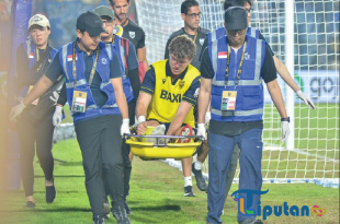 Respons Pelatih Arema FC Setelah Insiden Paulinho Menginjak Kaki Ole Romeny yang Berujung Cedera