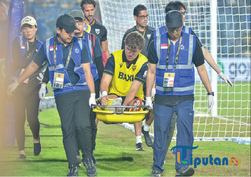 Respons Pelatih Arema FC Setelah Insiden Paulinho Menginjak Kaki Ole Romeny yang Berujung Cedera