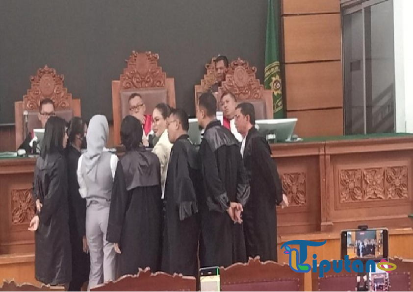 Tensi Memanas! Adu Mulut Nikita Mirzani dan Reza Gladys Warnai Ruang Sidang