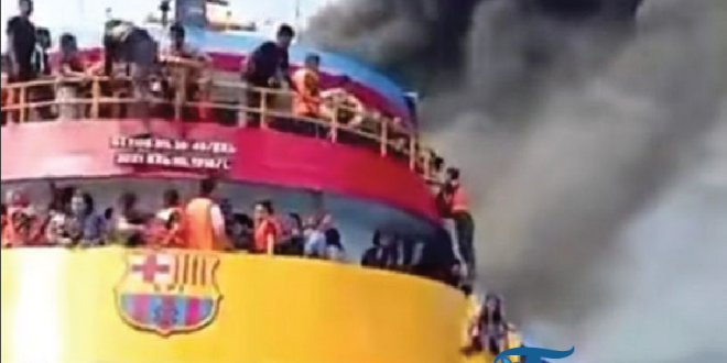 Tragedi KM Barcelona VA: Aksi Heroik Pria Misterius di Tengah Kobaran Api