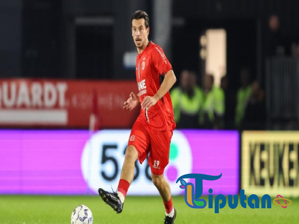 Bojan Hodak Angkat Bicara Soal Rumor Thom Haye ke Persib Bandung