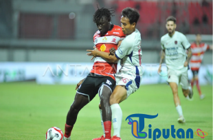 Duel Ketat di Lapangan, Madura United dan Persita Tangerang Berbagi Poin