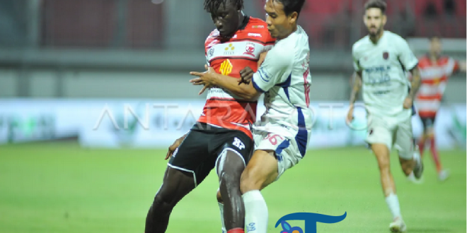 Duel Ketat di Lapangan, Madura United dan Persita Tangerang Berbagi Poin