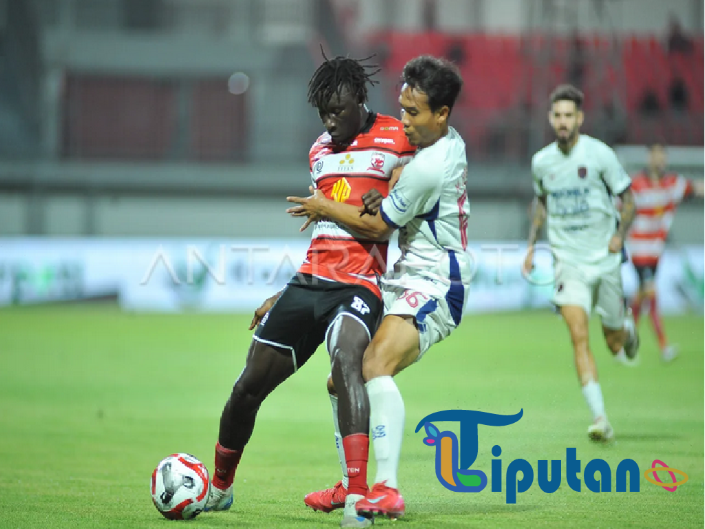 Duel Ketat di Lapangan, Madura United dan Persita Tangerang Berbagi Poin