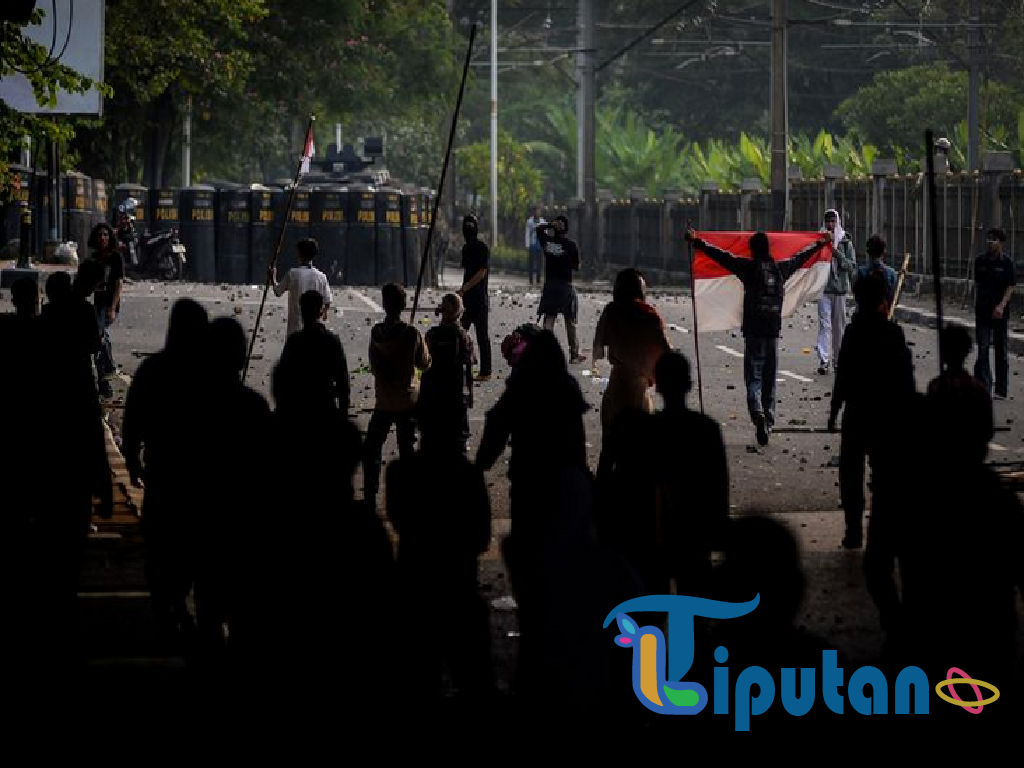 Kericuhan Demo 25 Agustus: Kendaraan Terbakar, Pos Polisi Rusak Parah