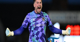 Kiper Grimsby Galau: Senang Menang, Tapi Sedih MU Kalah