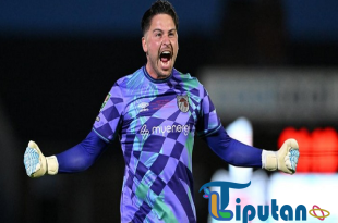 Kiper Grimsby Galau: Senang Menang, Tapi Sedih MU Kalah