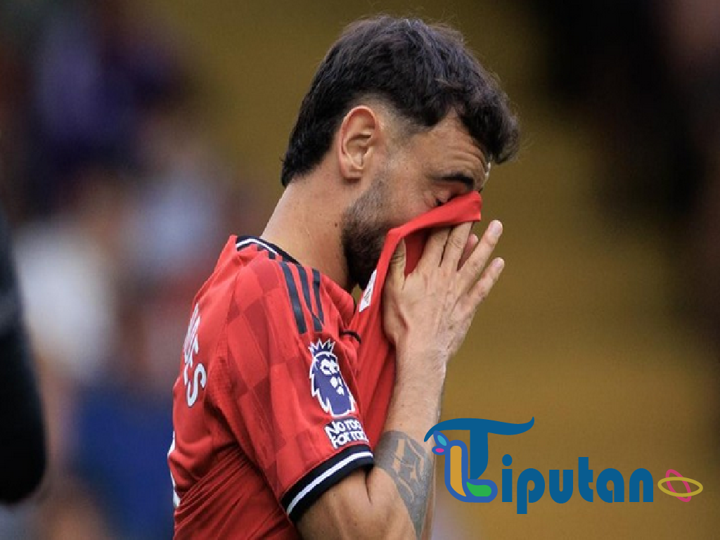 Meme Tendangan Penalti Bruno Fernandes Nyasar ke Segala Penjuru