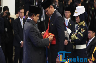 Presiden Prabowo Anugerahkan Bintang Mahaputera Utama kepada Menko AHY