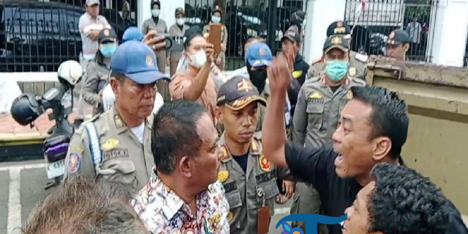 Ricuh di Pati: Penertiban Posko Donasi Aksi Tolak Kenaikan PBB-P2 Berujung Ketegangan