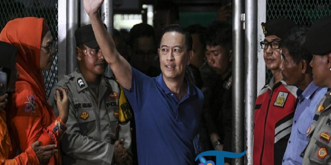 Tom Lembong Tersenyum Cerah Usai Resmi Dibebaskan
