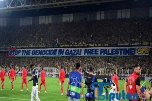 Ultras Fenerbahce Bentangkan Spanduk 'Free Palestine' di Laga Liga Champions
