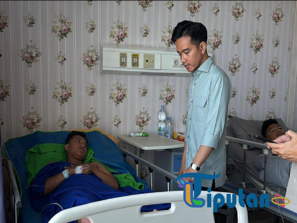 Gibran Kunjungi Korban Demo di RS Polri, Tanyakan Kondisi Usai Terkena Bom Molotov