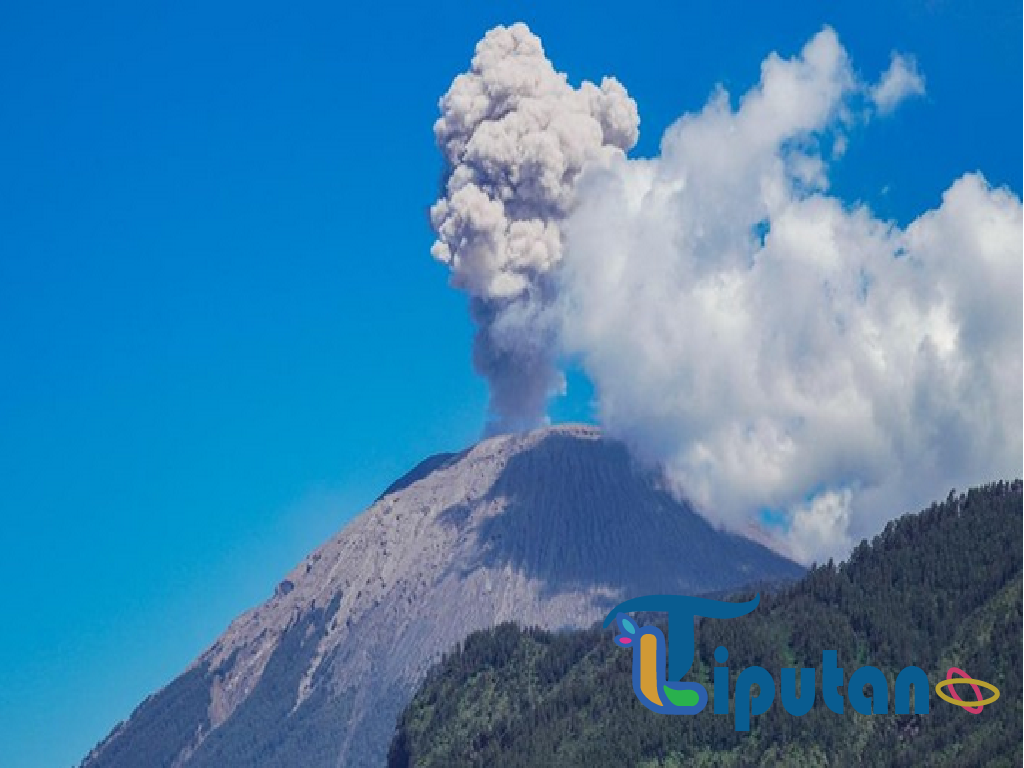 Gunung Semeru Alami Empat Kali Erupsi Hari Ini, Status Tetap Waspada