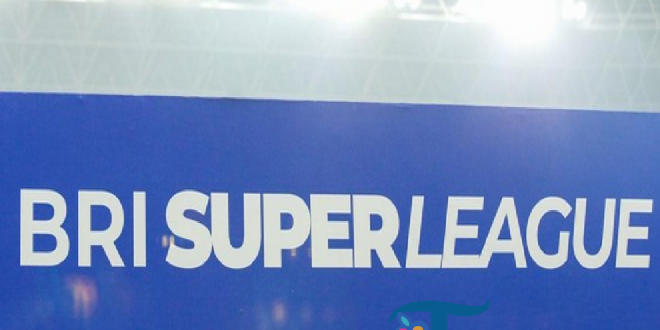 Laga Persib vs Persebaya Terpaksa Dihentikan Sementara karena Hujan Deras