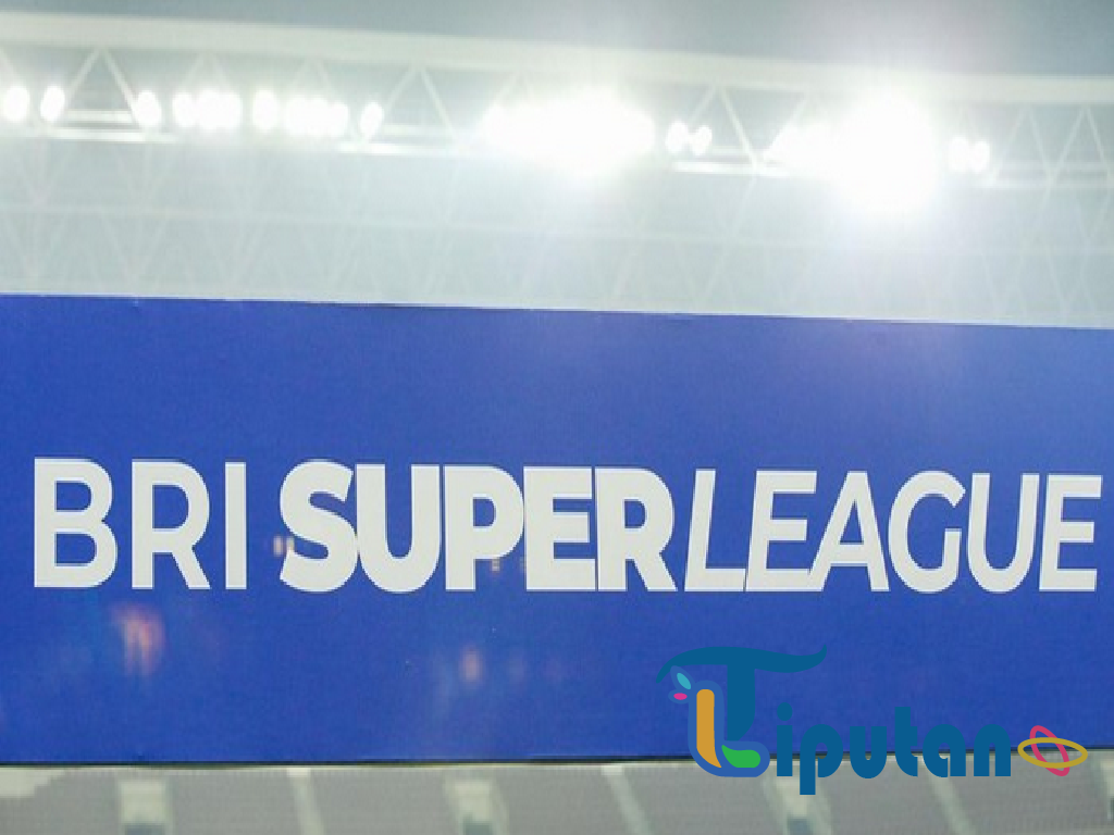 Laga Persib vs Persebaya Terpaksa Dihentikan Sementara karena Hujan Deras
