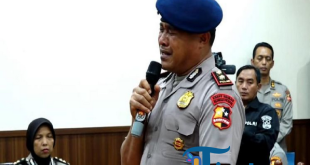 Tangis Kompol Cosmas Pecah Setelah Dipecat Tak Hormat Terkait Insiden Rantis Brimob