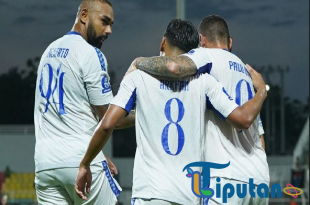 Arema FC Bangkit dan Taklukkan PSM Makassar 2-1